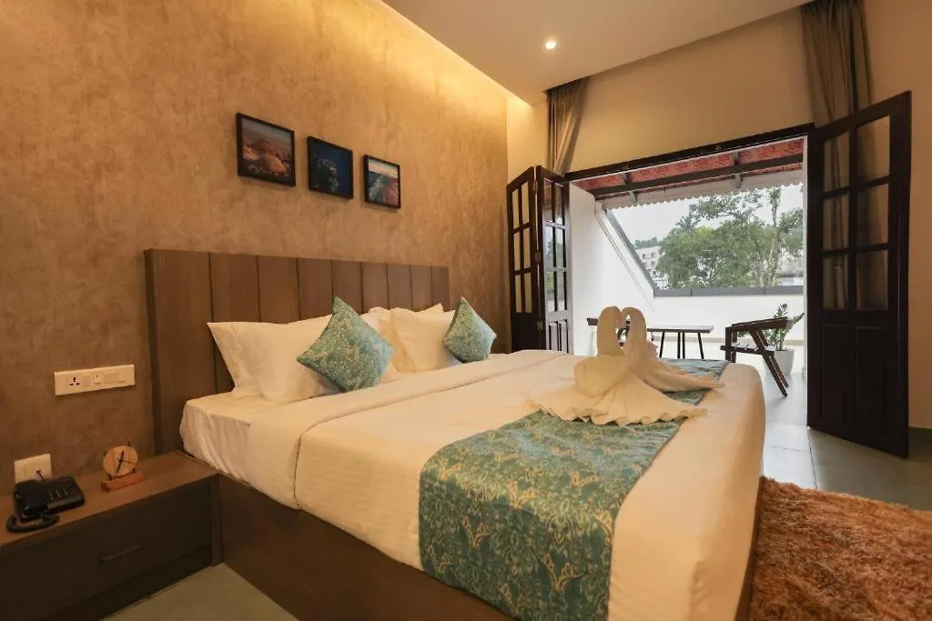 Hotel Holidays Garden Resort Kalpetta
